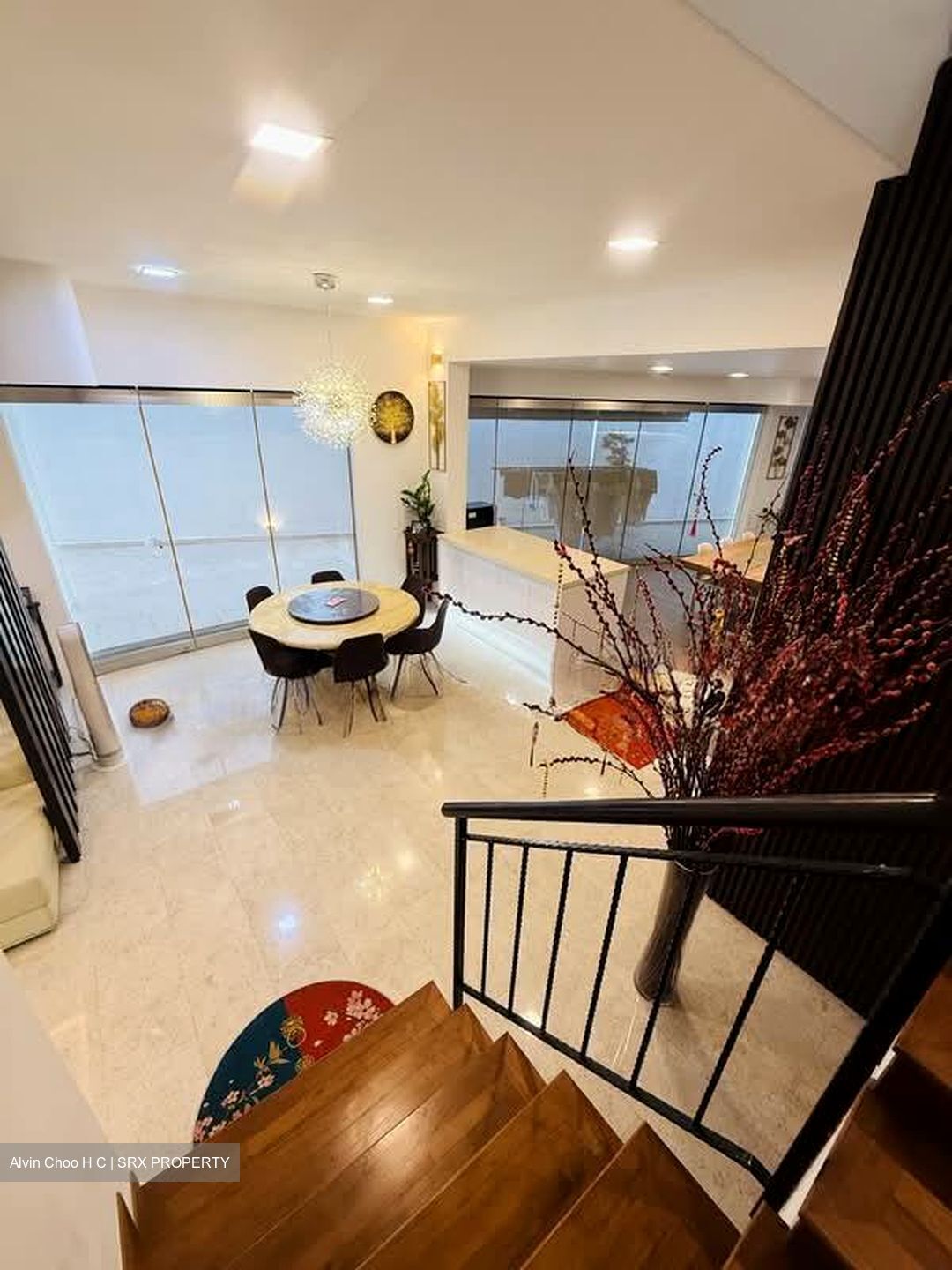 Straits Gardens (D27), Terrace #546882951